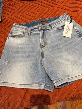 Judy Blue denim shorts. Size medium.